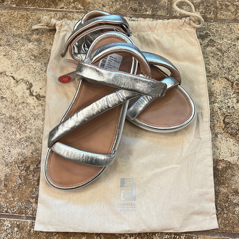 Size 9 silver fitflop z strap sandal NWT
